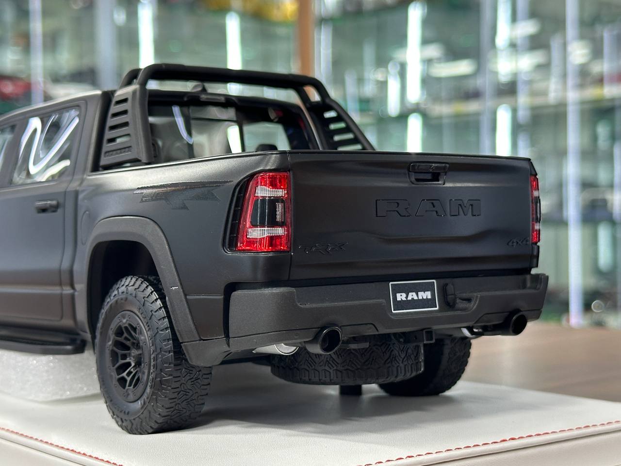 Exclusive 1/18 Dodge Ram TRX 1500 [Black Matt] – Limited Edition (40 pcs)