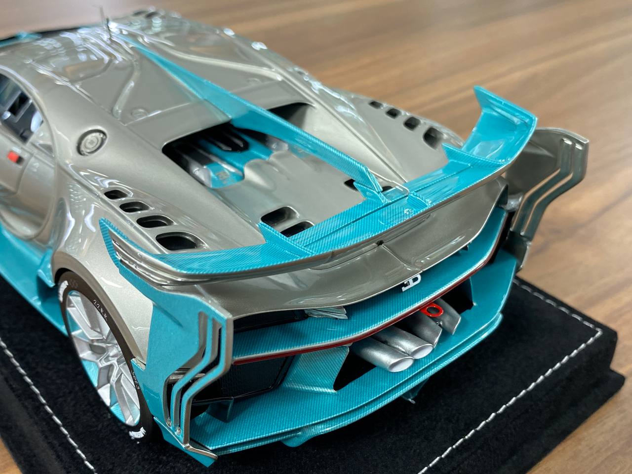 1/18 resin Models  Limited 30 pcs HH Models Bugatti Vision GT Silver / blue Carbon