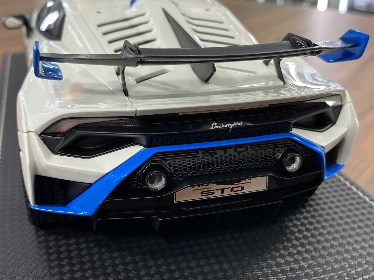 1/18 Resin Model MR Collection Lamborghini Huracan STO white Limited Edition