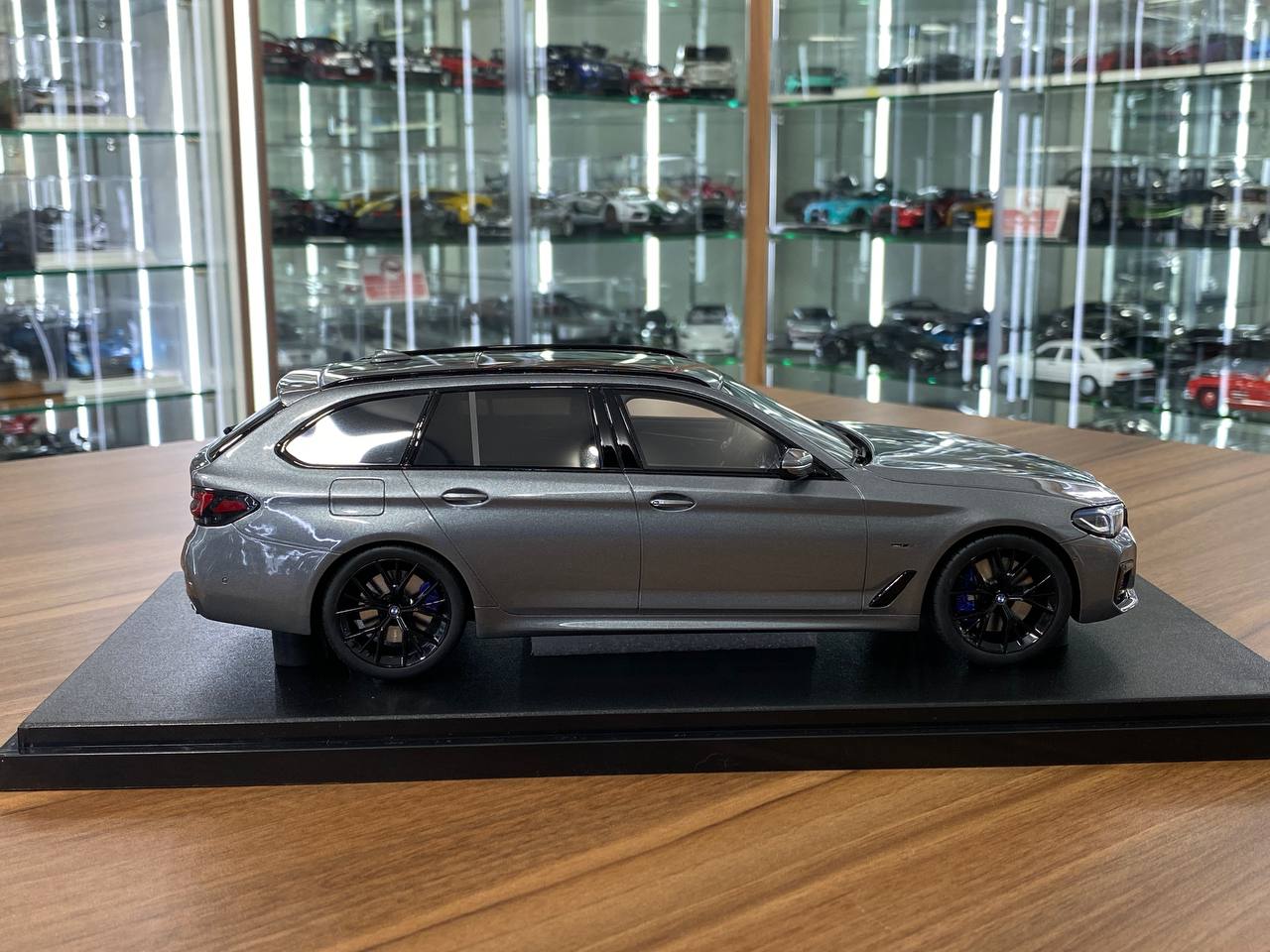 1/18 Resin Model GT Spirit BMW 530e xDrive M Sport Touring G91 – Grey – Limited Edition