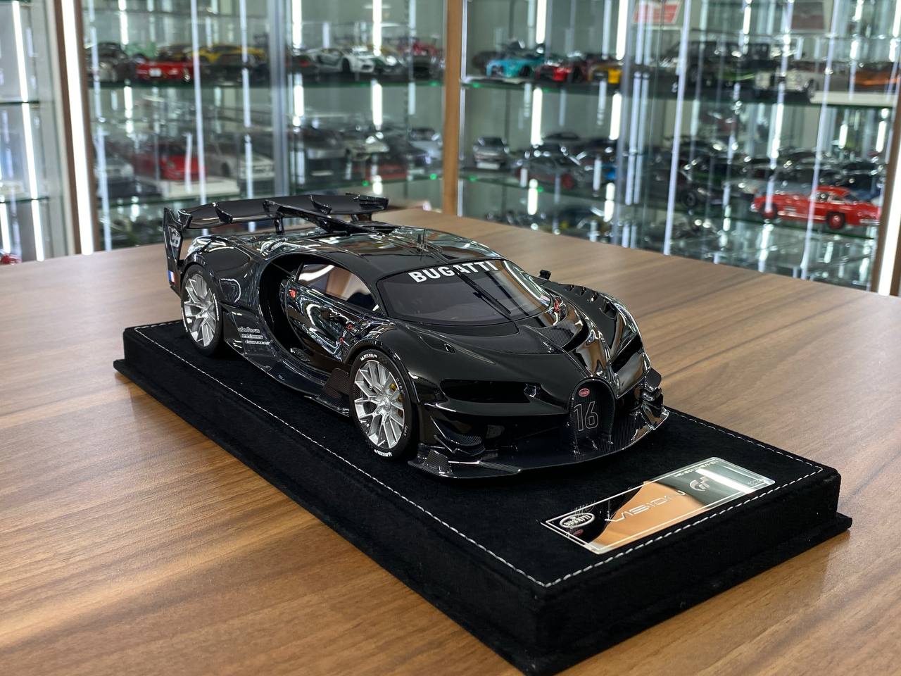 1/18 resin Models Limited 30 pcs HH Models Bugatti Vision GT Diamond Black / black Carbon