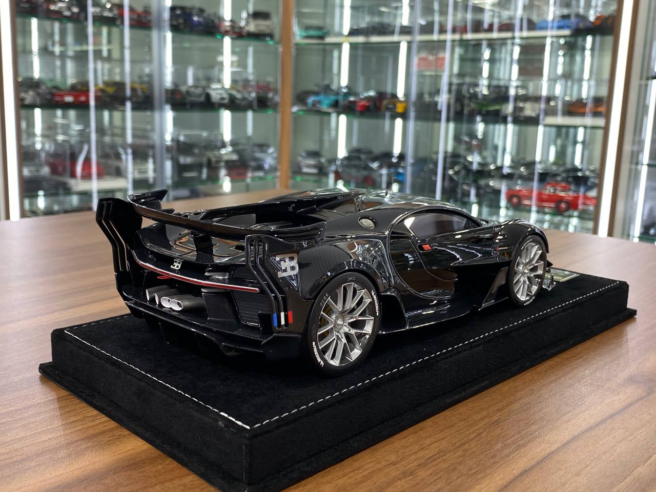 1/18 resin Models Limited 30 pcs HH Models Bugatti Vision GT Diamond Black / black Carbon