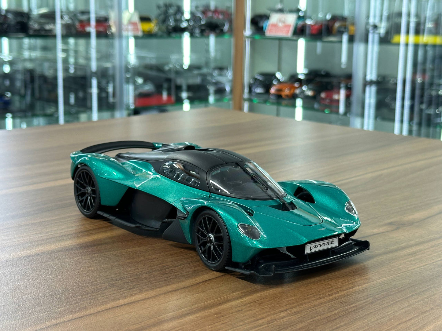 1/18 Diecast
Maisto
Aston Martin Valkyrie
Green