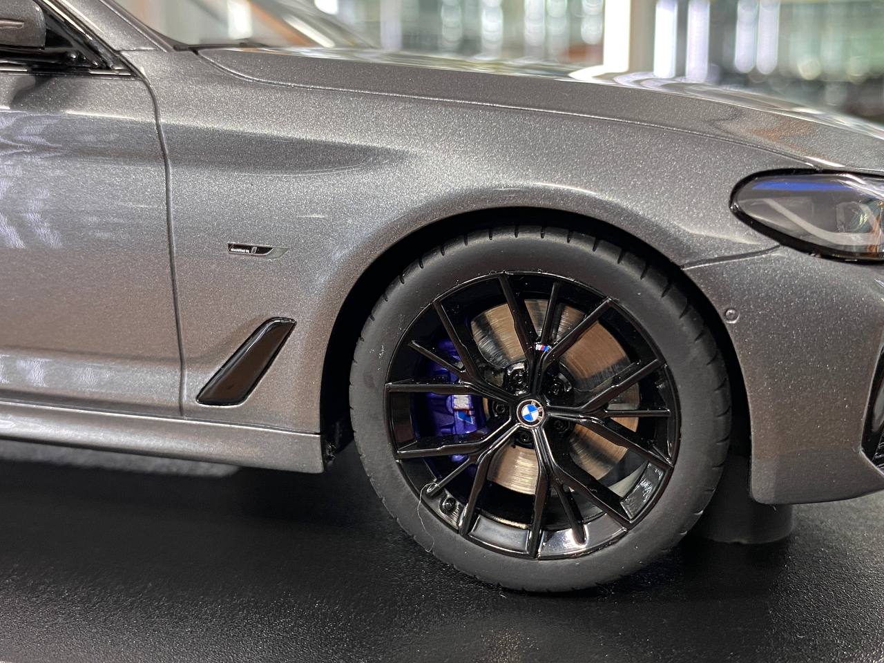 1/18 Resin Model GT Spirit BMW 530e xDrive M Sport Touring G91 – Grey – Limited Edition