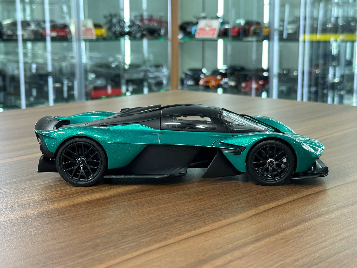1/18 Diecast
Maisto
Aston Martin Valkyrie
Green