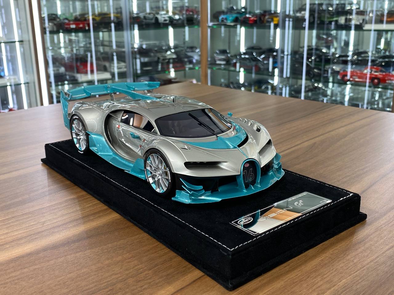 1/18 resin Models  Limited 30 pcs HH Models Bugatti Vision GT Silver / blue Carbon