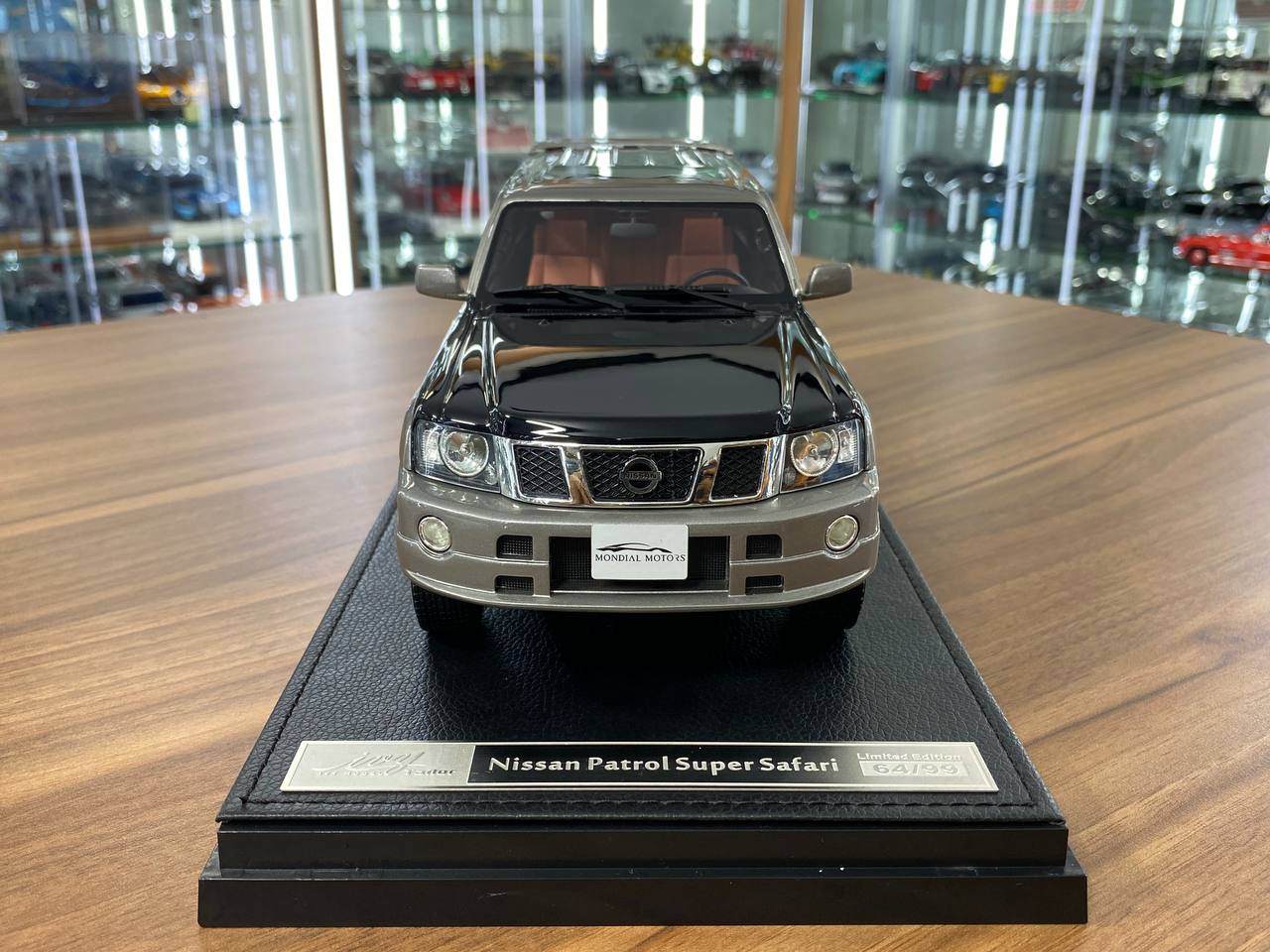 Ivy Model 1/18 Nissan Patrol Super Safari Y61 – Black, Limited Edition