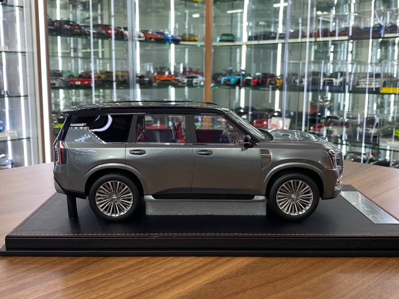 1/18 Diamand Nissan Patrol Y63 Platinum – Grey/Black – Limited Edition (50 pcs)