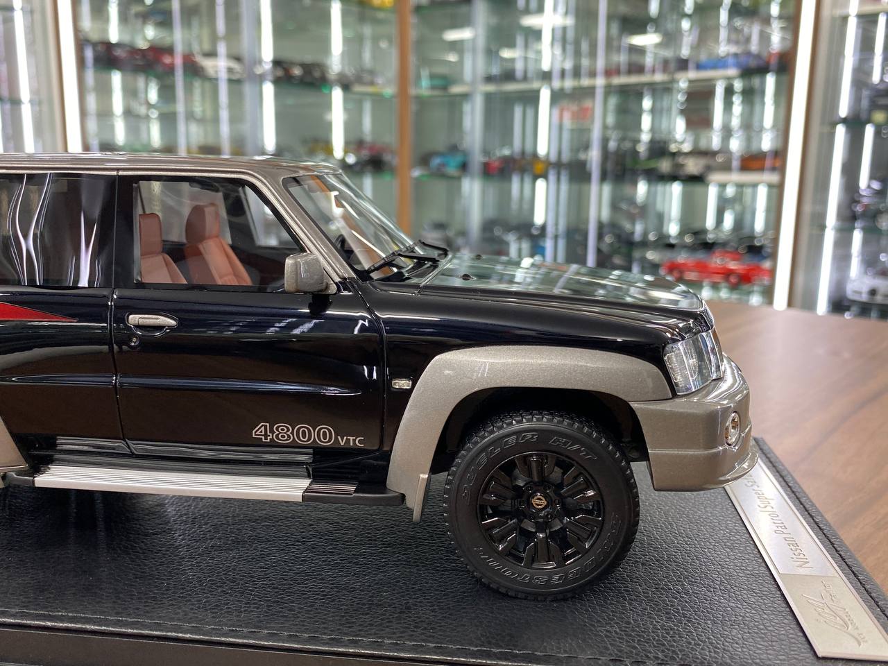 Ivy Model 1/18 Nissan Patrol Super Safari Y61 – Black, Limited Edition