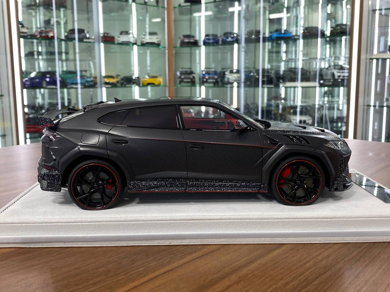 1/18 Diecast Lamborghini Urus Mansory Venatus Carbon by Timothy & Pierre