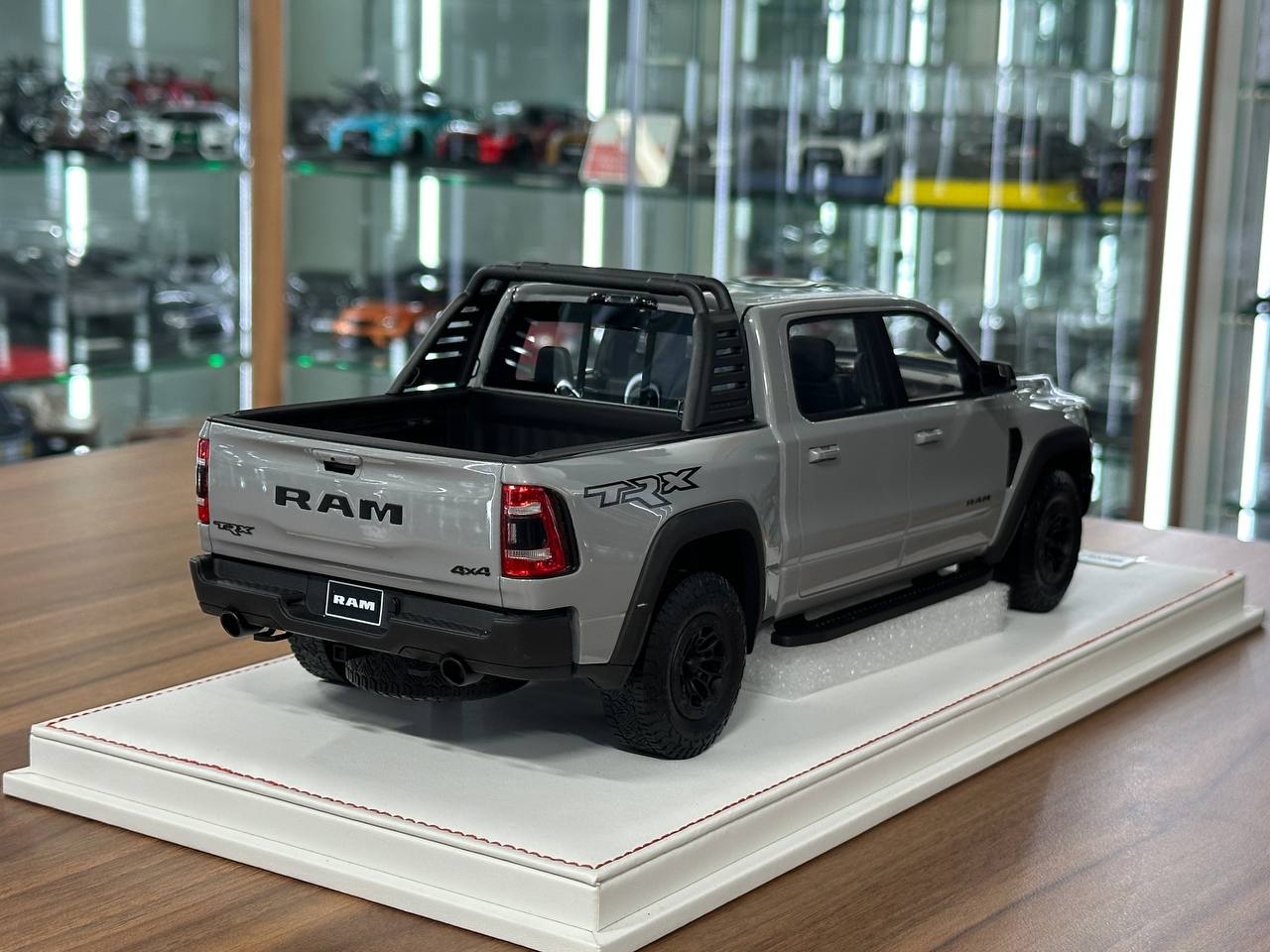Exclusive 1/18 Dodge Ram TRX 1500 [Lunar Grey] By Diamand – Limited Edition (70 pcs)