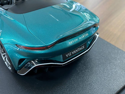 1/18 Resin Model GT Spirit Aston Martin V12 Vantage Roadster 2023 – Green – Limited Edition
