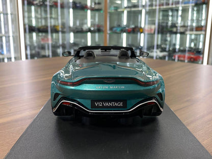 1/18 Resin Model GT Spirit Aston Martin V12 Vantage Roadster 2023 – Green – Limited Edition