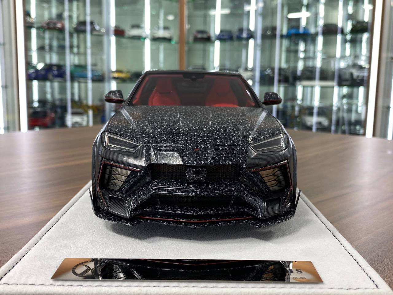 1/18 Diecast Lamborghini Urus Mansory Venatus Carbon by Timothy & Pierre