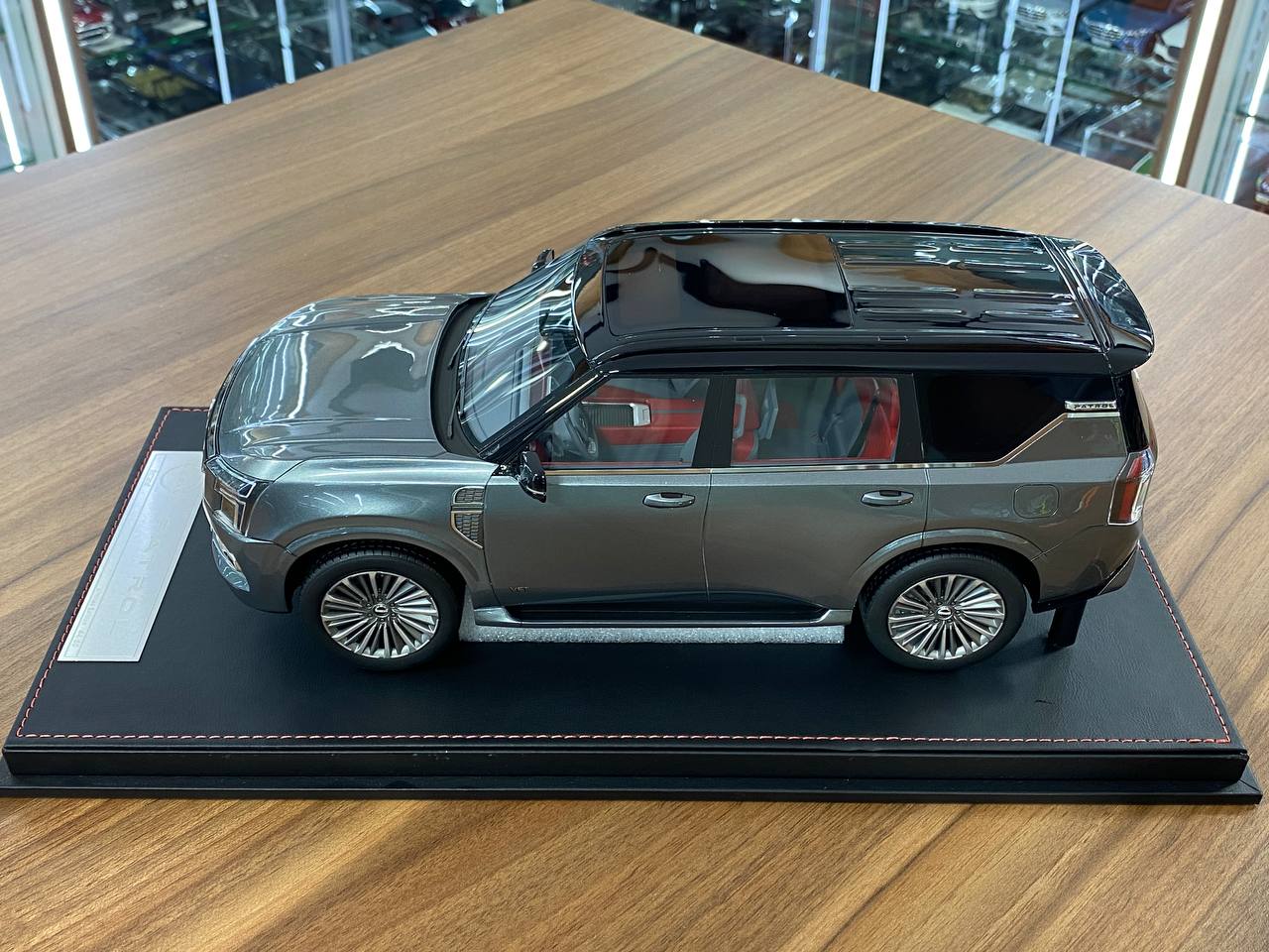 1/18 Diamand Nissan Patrol Y63 Platinum – Grey/Black – Limited Edition (50 pcs)