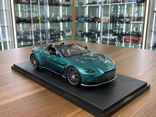 1/18 Resin Model GT Spirit Aston Martin V12 Vantage Roadster 2023 – Green – Limited Edition