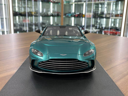 1/18 Resin Model GT Spirit Aston Martin V12 Vantage Roadster 2023 – Green – Limited Edition