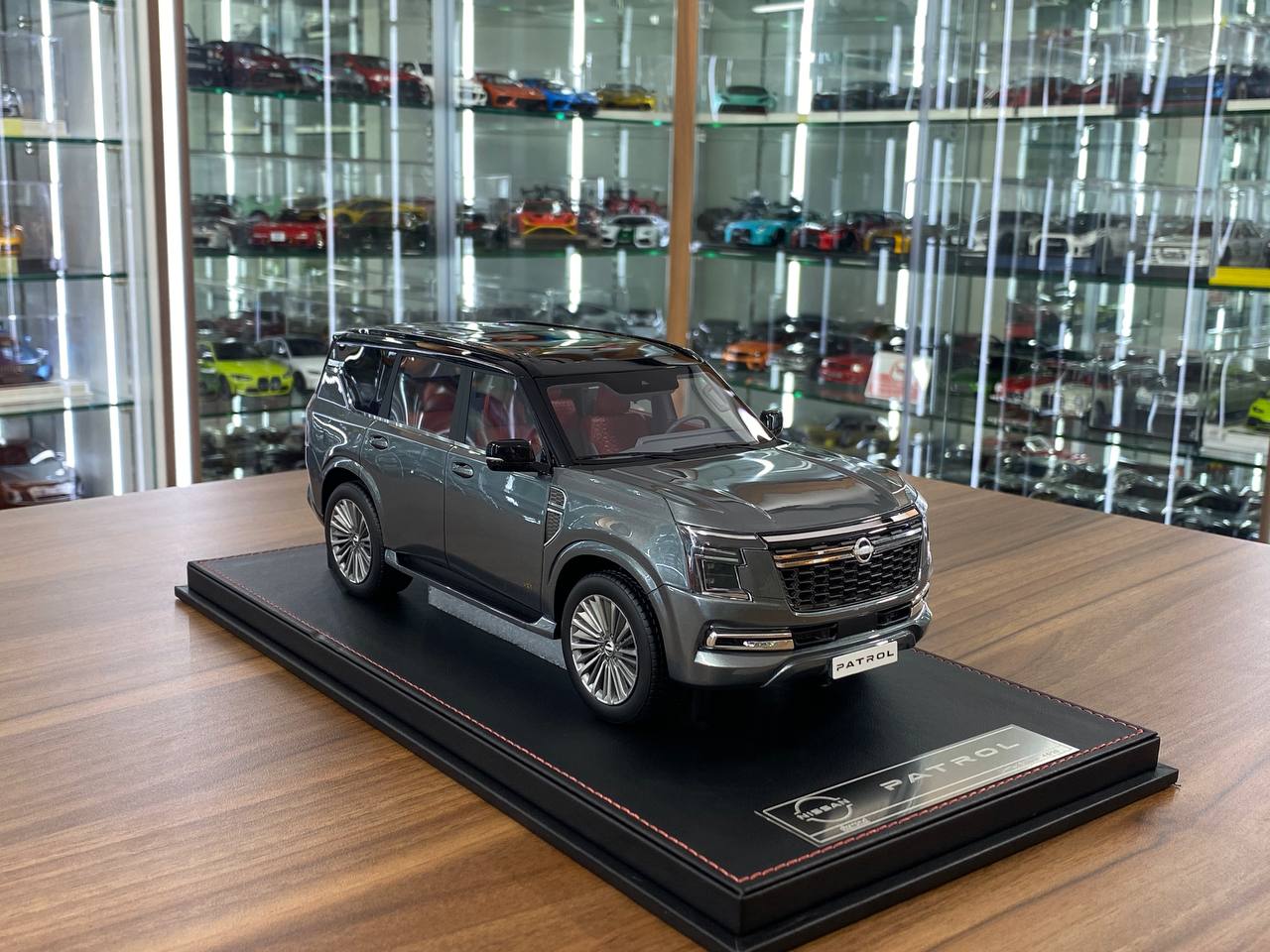 1/18 Diamand Nissan Patrol Y63 Platinum – Grey/Black – Limited Edition (50 pcs)