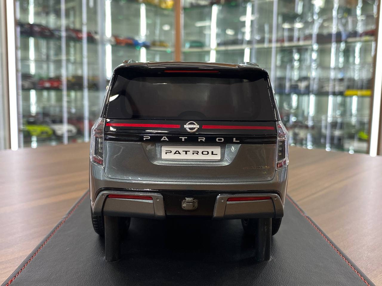 1/18 Diamand Nissan Patrol Y63 Platinum – Grey/Black – Limited Edition (50 pcs)