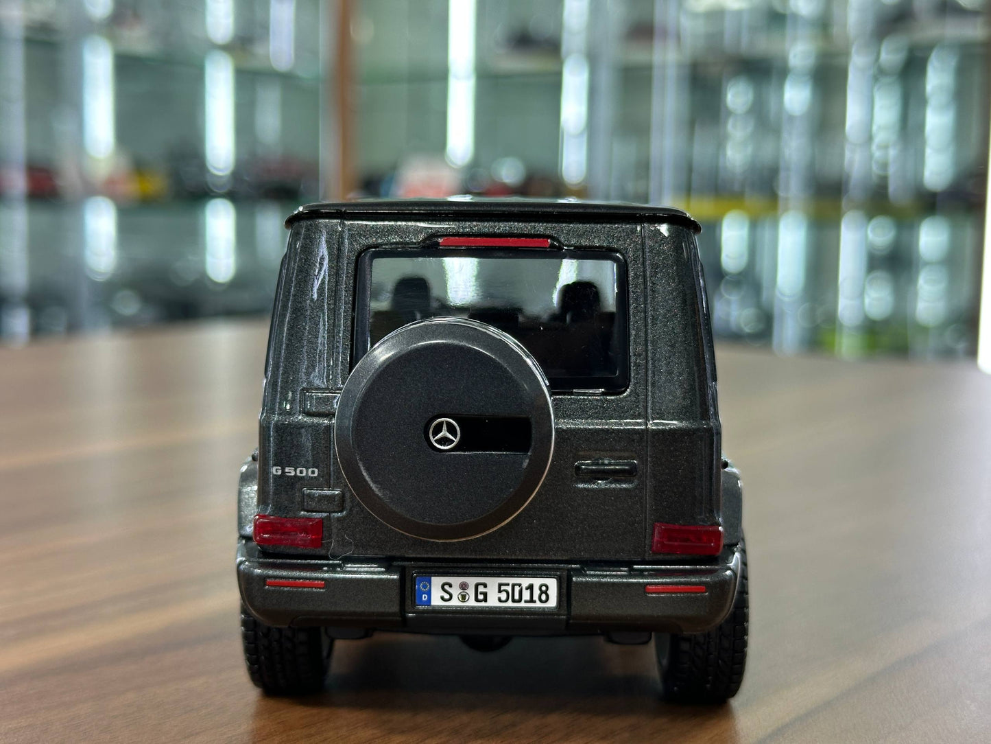 1/25 Diecast Maisto Mercedes-Benz G63 G-Class 2019 – Grey (2 Doors Opening)