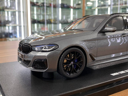 1/18 Resin Model GT Spirit BMW 530e xDrive M Sport Touring G91 – Grey – Limited Edition