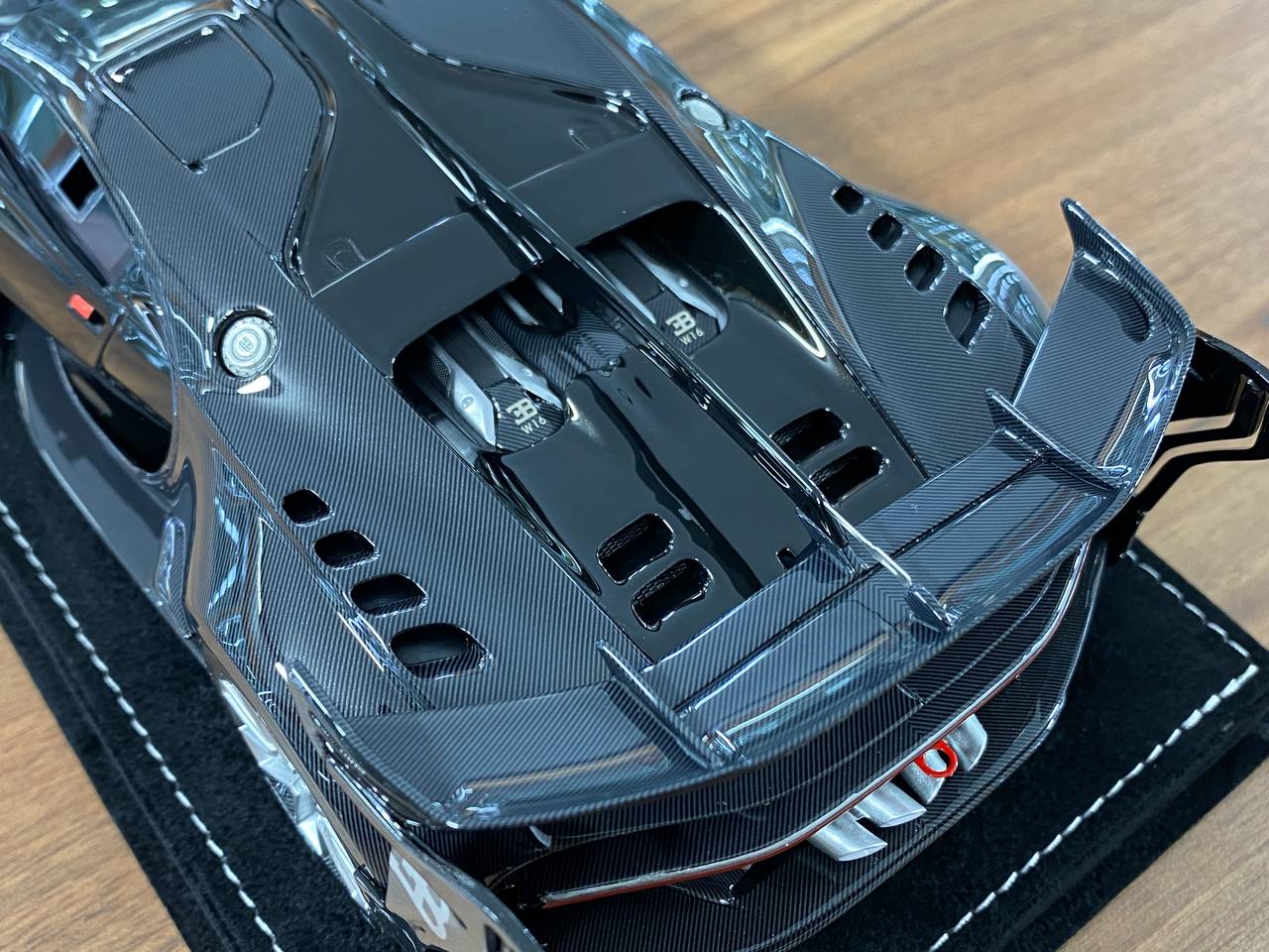 1/18 resin Models Limited 30 pcs HH Models Bugatti Vision GT Diamond Black / black Carbon