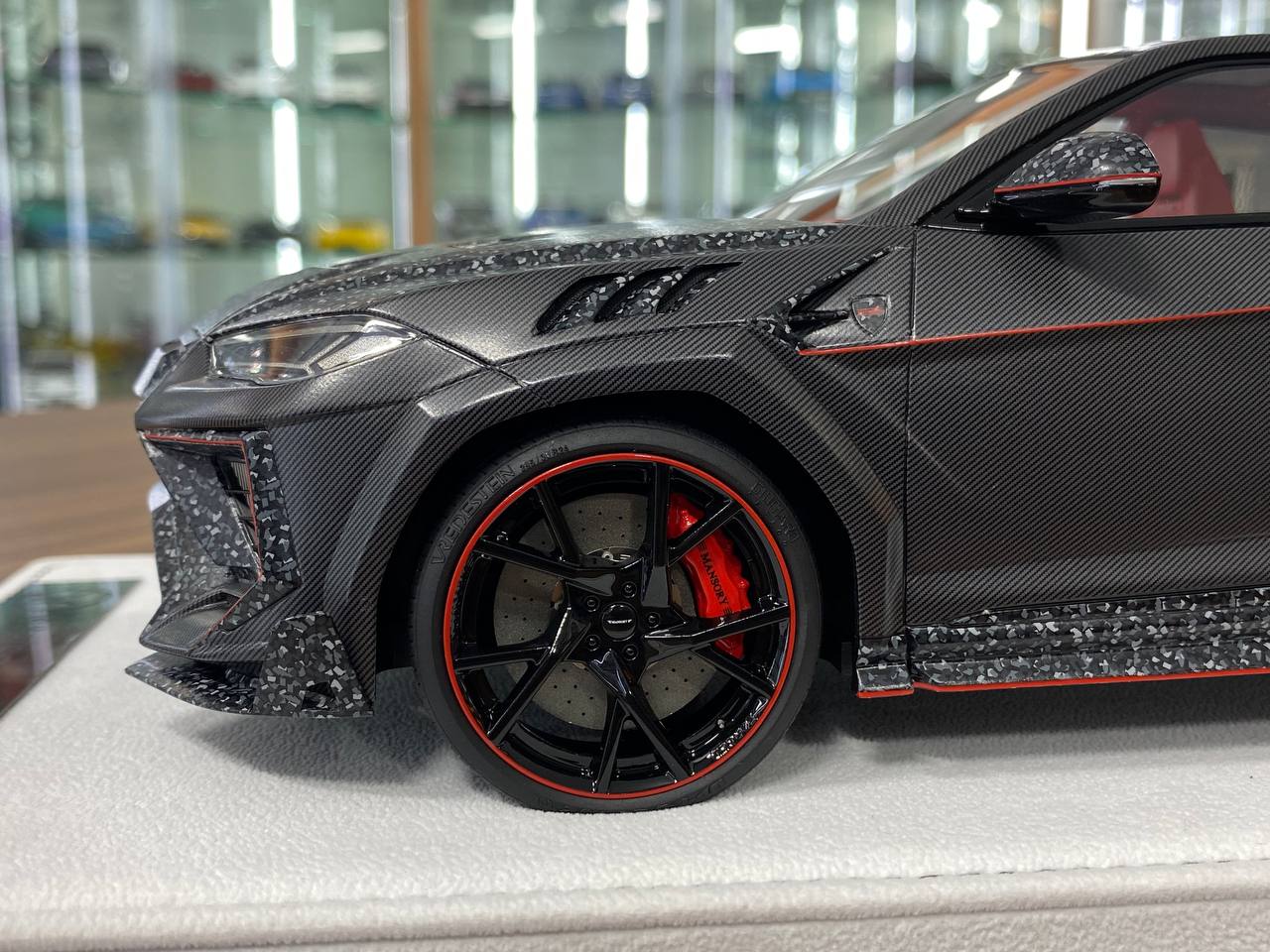 1/18 Diecast Lamborghini Urus Mansory Venatus Carbon by Timothy & Pierre