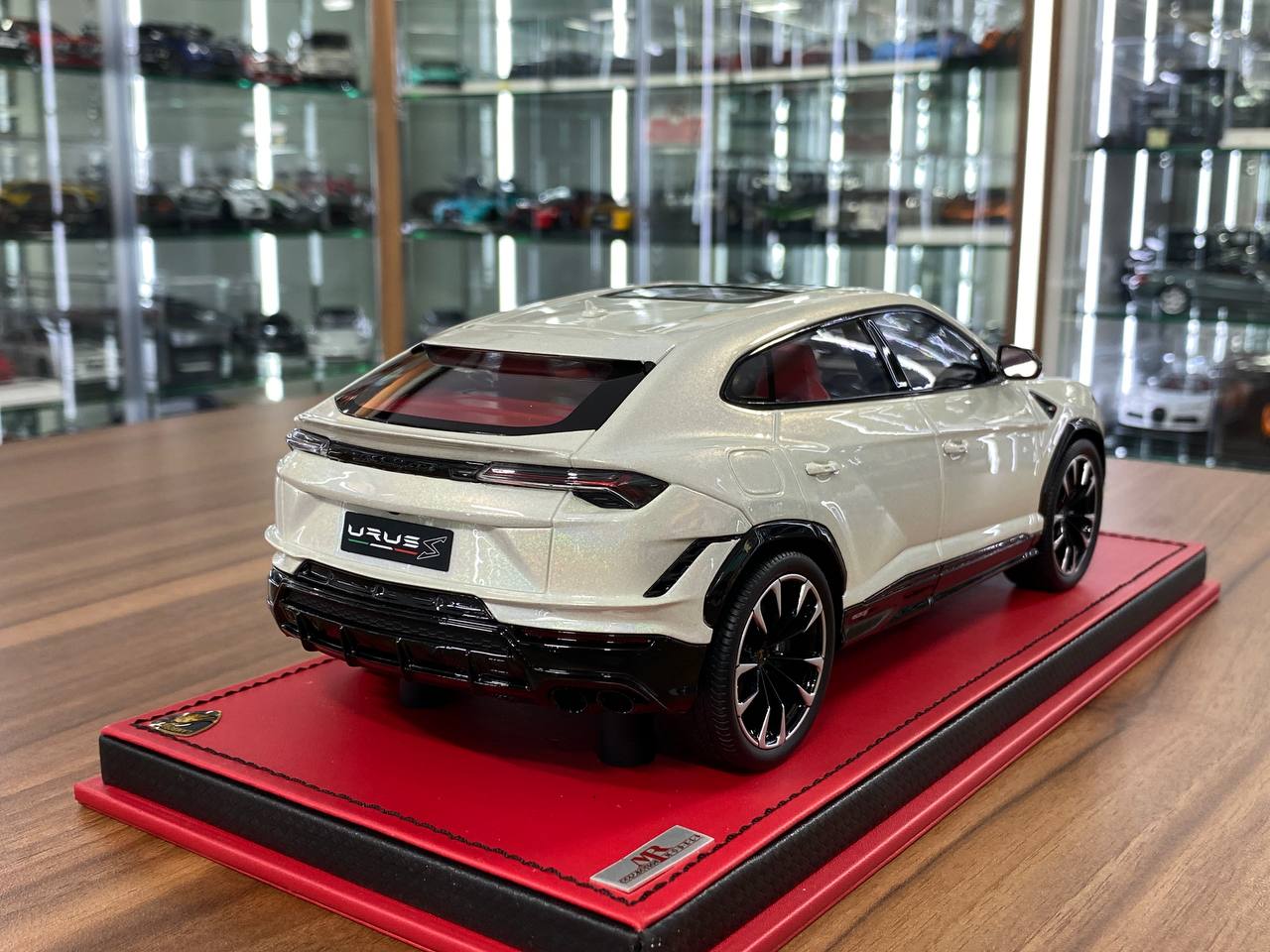 1/18 Resin MR Collection Models Lamborghini URUS S Limited 3 pcs White Chameleon