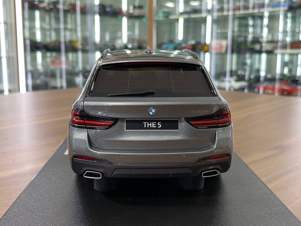 1/18 Resin Model GT Spirit BMW 530e xDrive M Sport Touring G91 – Grey – Limited Edition