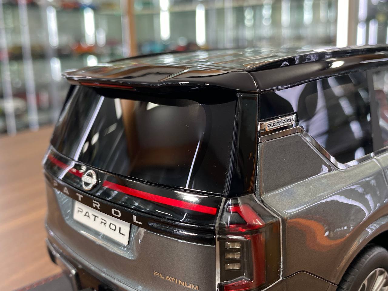 1/18 Diamand Nissan Patrol Y63 Platinum – Grey/Black – Limited Edition (50 pcs)