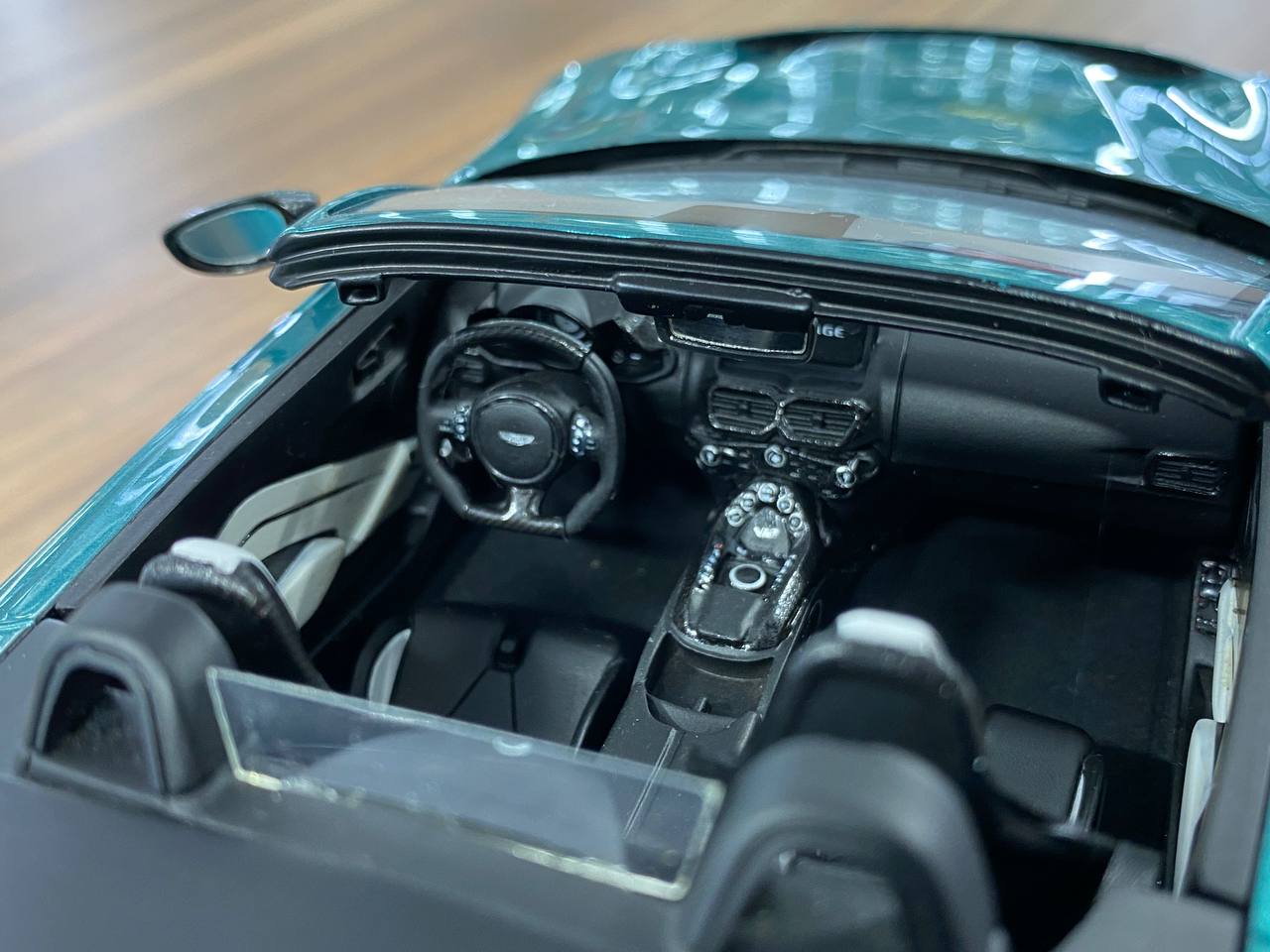1/18 Resin Model GT Spirit Aston Martin V12 Vantage Roadster 2023 – Green – Limited Edition