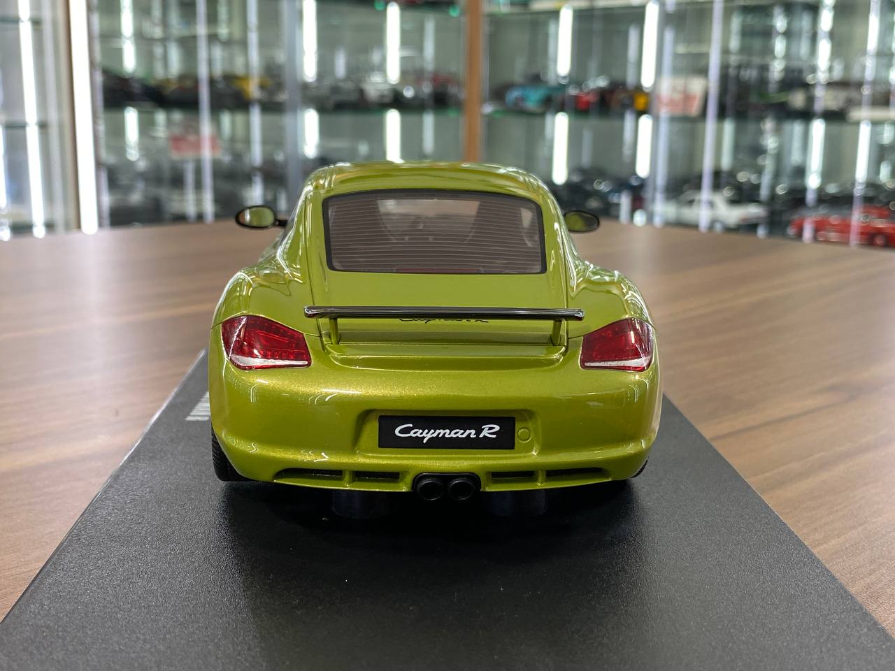 1/18 Resin Model GT Spirit Porsche (987.2) Cayman R 2012 – Green – Limited Edition