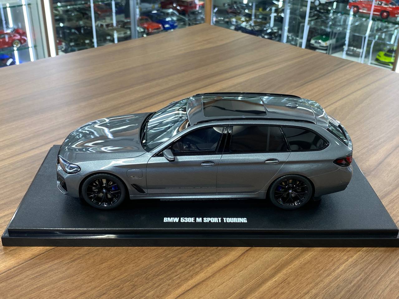 1/18 Resin Model GT Spirit BMW 530e xDrive M Sport Touring G91 – Grey – Limited Edition