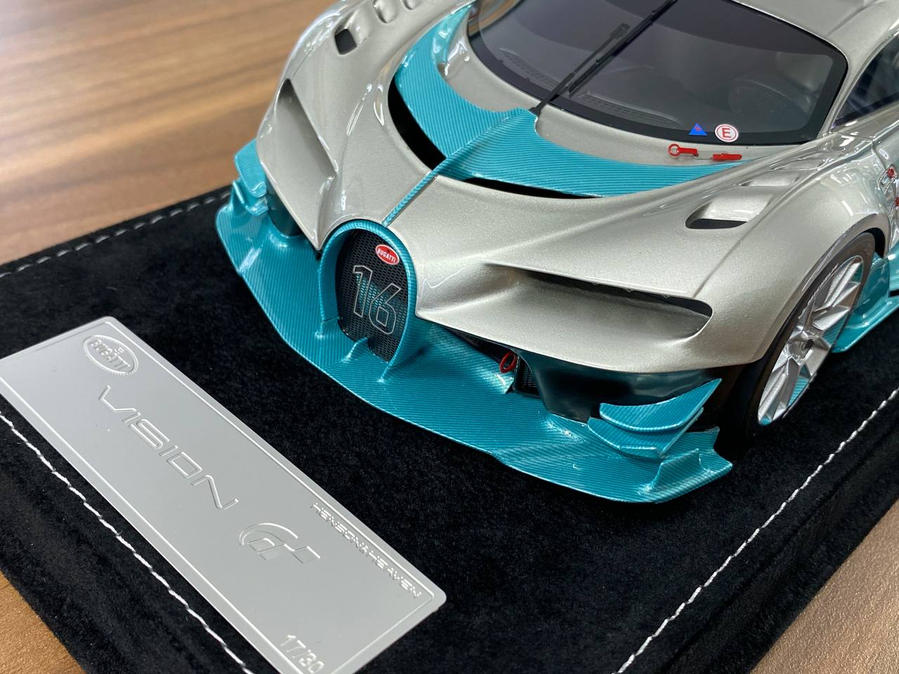 1/18 resin Models  Limited 30 pcs HH Models Bugatti Vision GT Silver / blue Carbon