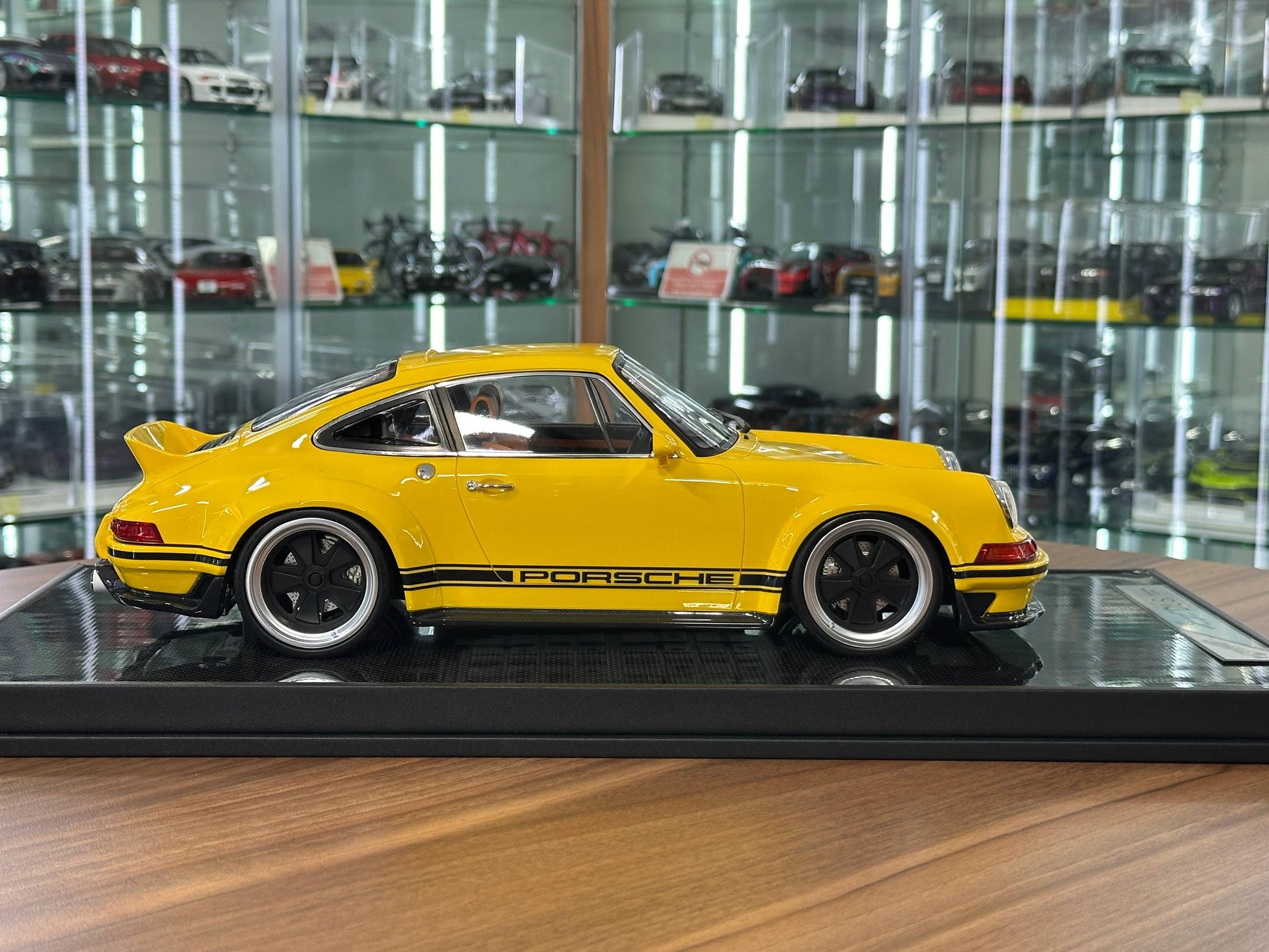 1/12 Resin Ivy Image Models Porsche Singer DLS – Yellow (Back Engine Hood Opening)