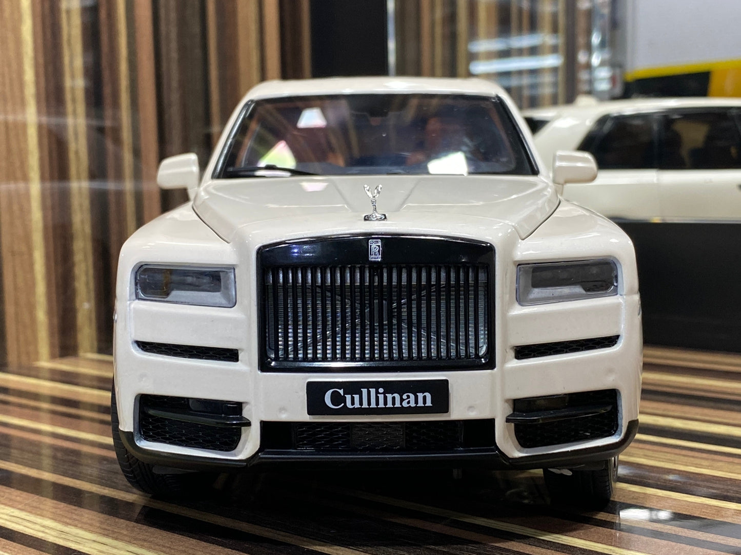 1/18 Diecast Rolls-Royce Cullinan White Kyosho Scale Model Car