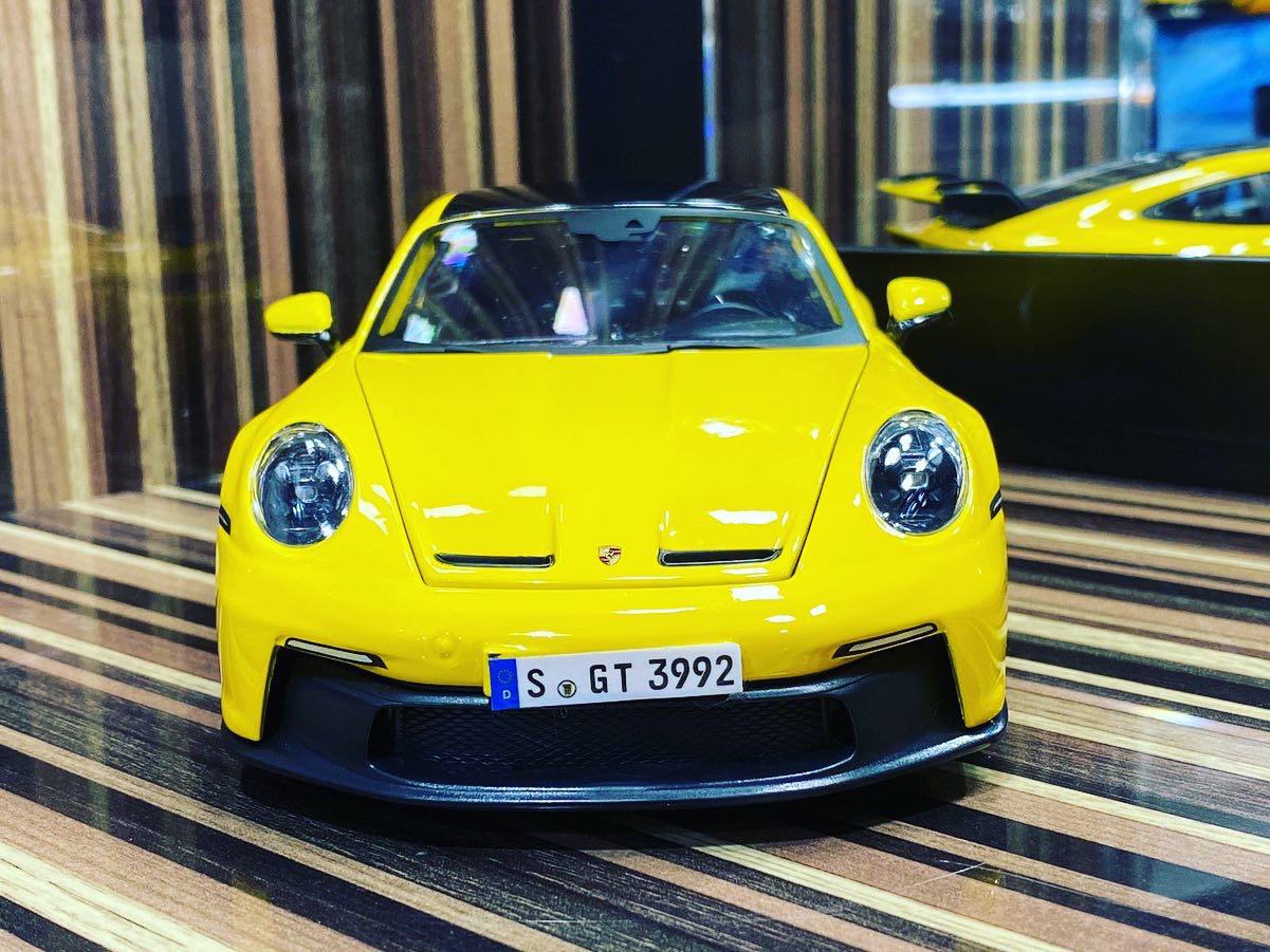 1/18 Diecast Porsche 911 GT3 Yellow Miniature Model car by Maisto