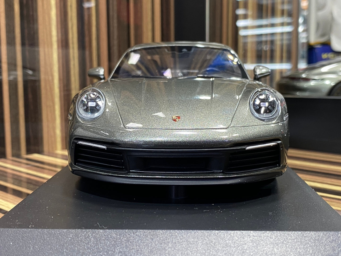 Porsche 911 Carrera 4S 2019 1/18 Diecast car by Minichamps