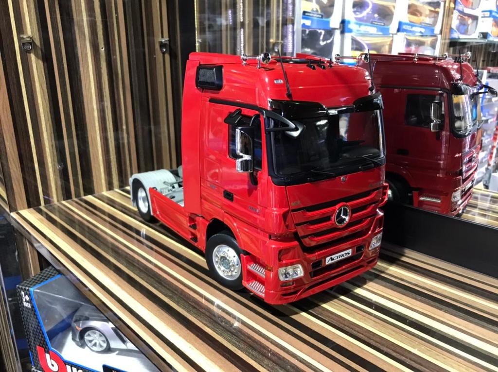 1/18 Diecast Miniature Mercedes-Benz Actros Red Model Car