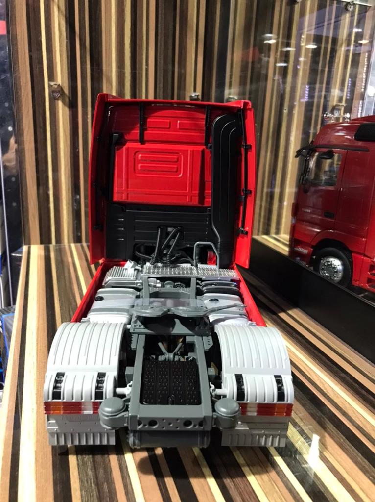 1/18 Diecast Miniature Mercedes-Benz Actros Red Model Car