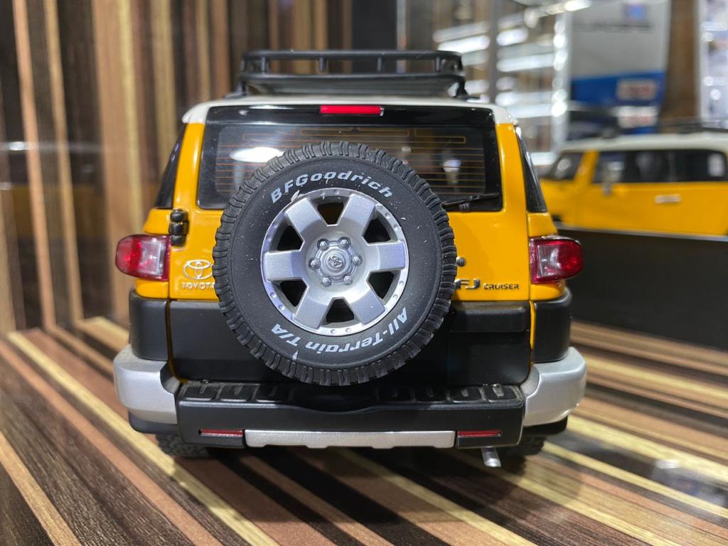 1/18 Diecast Toyota FJ Cruiser Yellow by AUTOart Scale Model Car