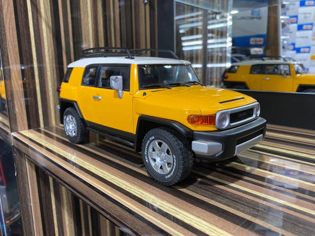 1/18 Diecast Toyota FJ Cruiser Yellow by AUTOart Scale Model Car