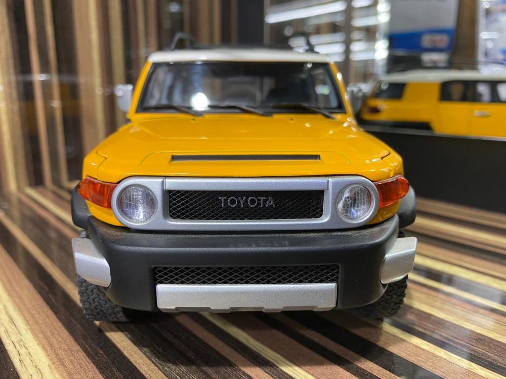 1/18 Diecast Toyota FJ Cruiser Yellow by AUTOart Scale Model Car