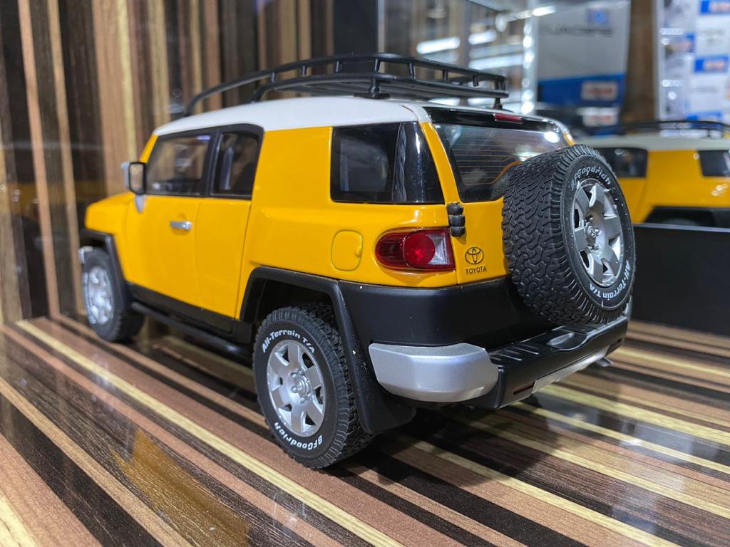 1/18 Diecast Toyota FJ Cruiser Yellow by AUTOart Scale Model Car