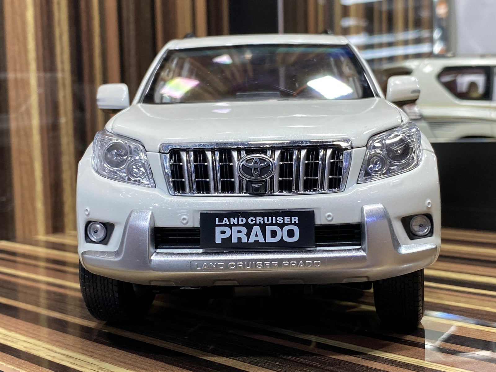 1/18 Diecast Toyota Land Cruiser Prado White FAW Scale Model Car
