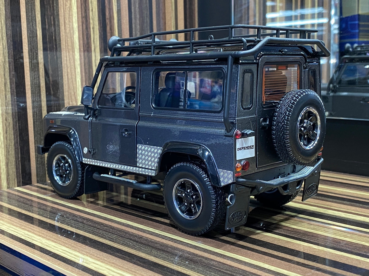 1/18 Diecast Land Rover Defender 90  Grey Kyosho Scale Model Car