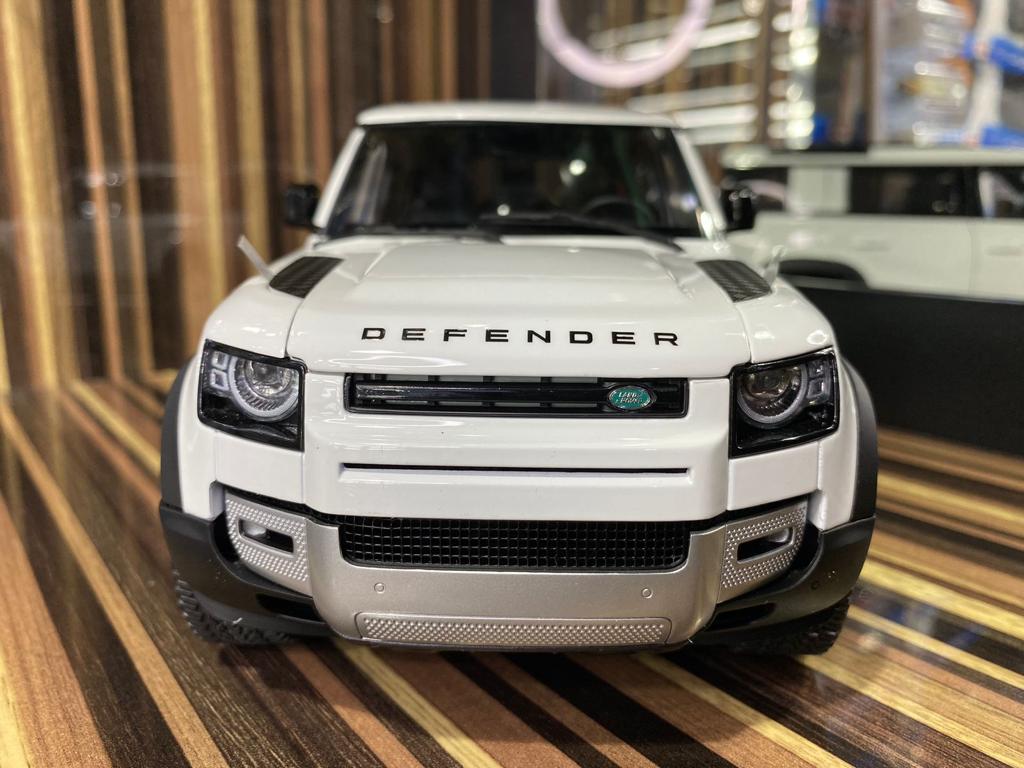 1/18 Diecast Land Rover Defender 110 White Almost Real Scale Model Car ...