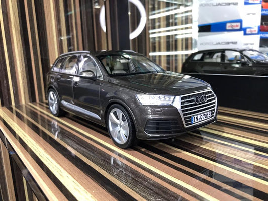 Audi Q7 Minichamps