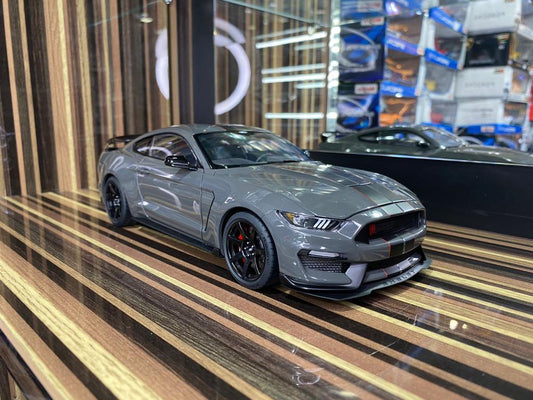 1/18 Diecast Ford Mustang Shelby GT500 Grey AUTOart Scale Model Car