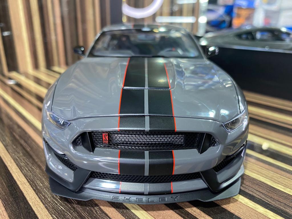 1/18 Diecast Ford Mustang Shelby GT500 Grey AUTOart Scale Model Car